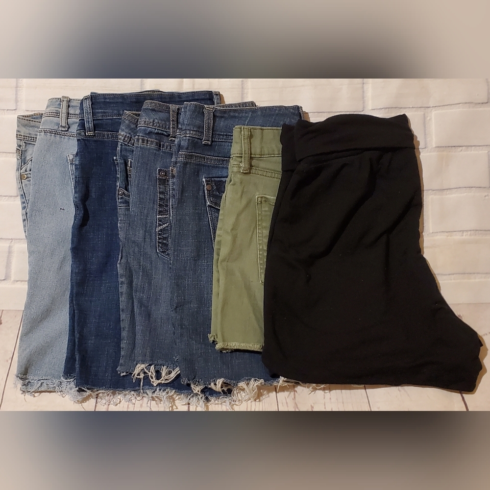 Womens Shorts - Picture 8 of 9